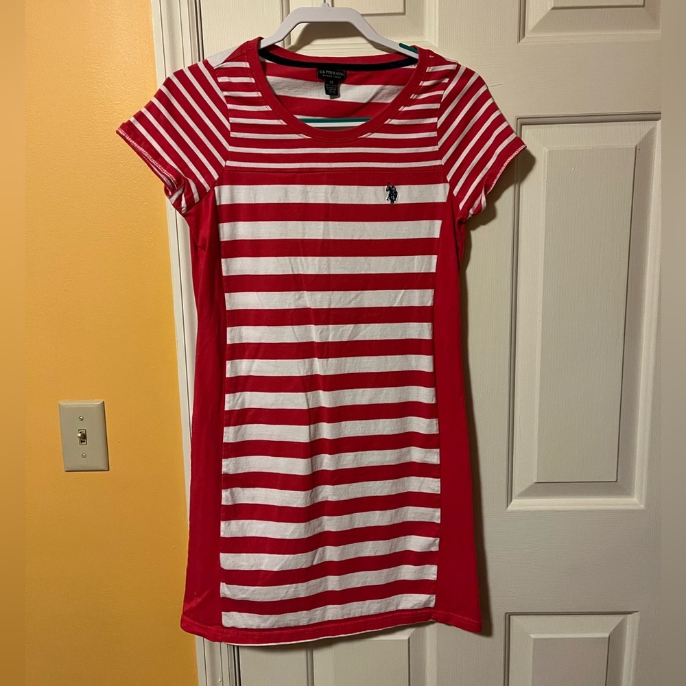 USPA dress, medium sized, excellent condition. Smoke free and animal free home.